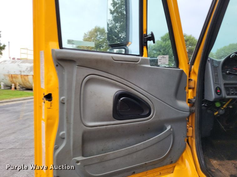 image for item LS9634 2007 International 7400  dump truck