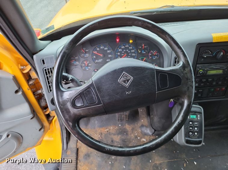 image for item LS9634 2007 International 7400  dump truck