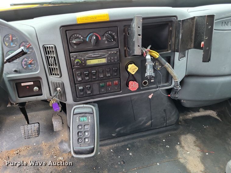 image for item LS9634 2007 International 7400  dump truck