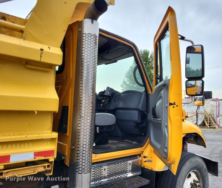 image for item LS9634 2007 International 7400  dump truck