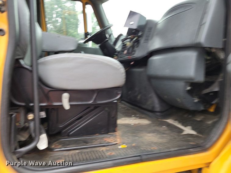 image for item LS9634 2007 International 7400  dump truck