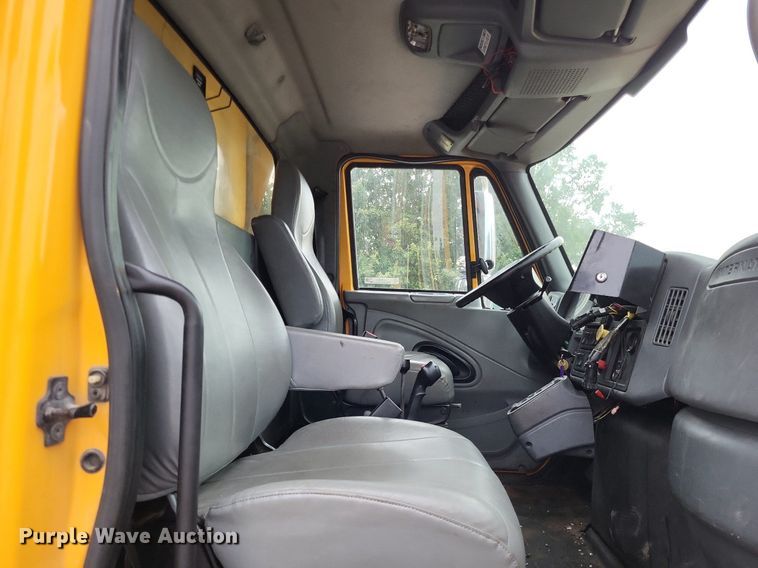 image for item LS9634 2007 International 7400  dump truck