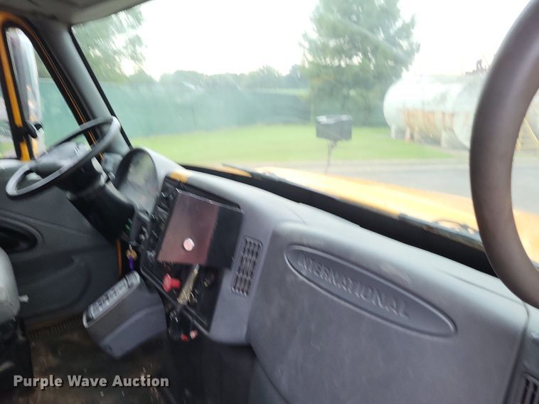 image for item LS9634 2007 International 7400  dump truck