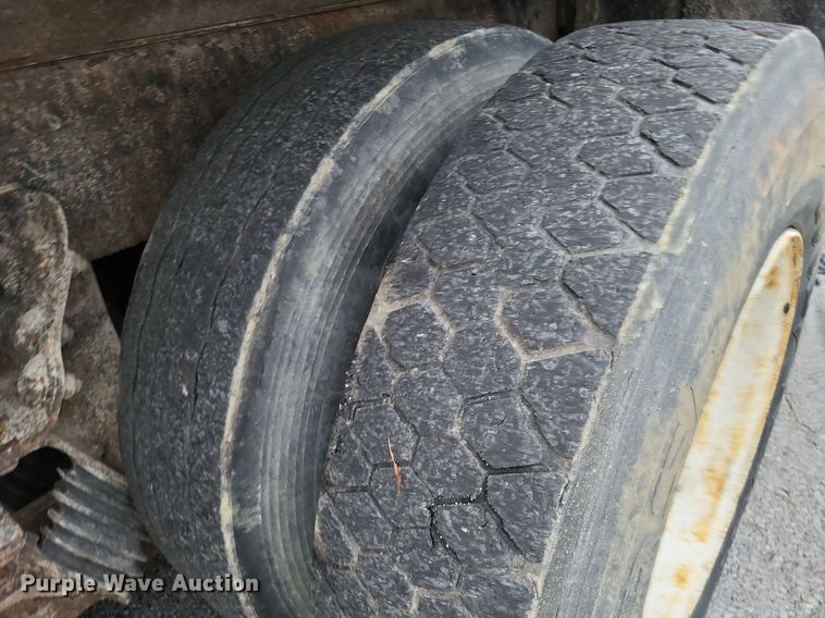 image for item LS9634 2007 International 7400  dump truck