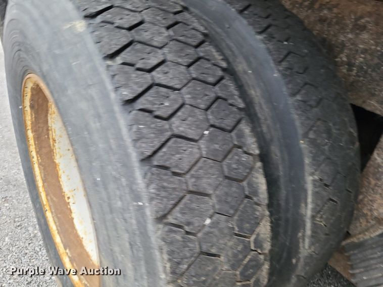 image for item LS9634 2007 International 7400  dump truck