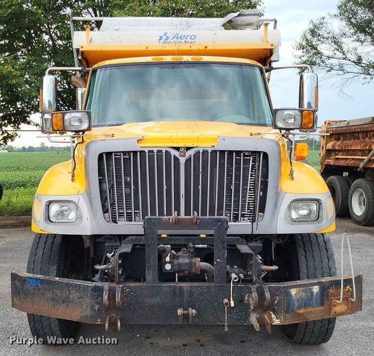 image for item LS9635 2007 International 7400  dump truck