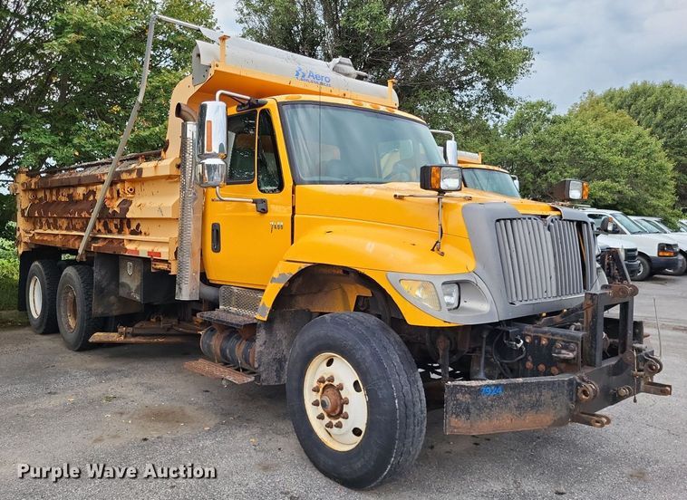 image for item LS9635 2007 International 7400  dump truck