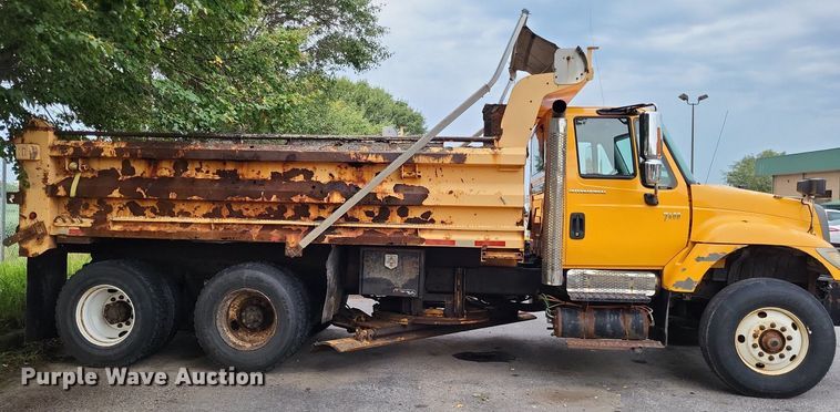 image for item LS9635 2007 International 7400  dump truck