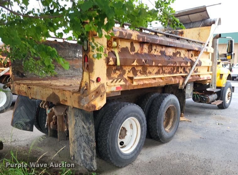 image for item LS9635 2007 International 7400  dump truck