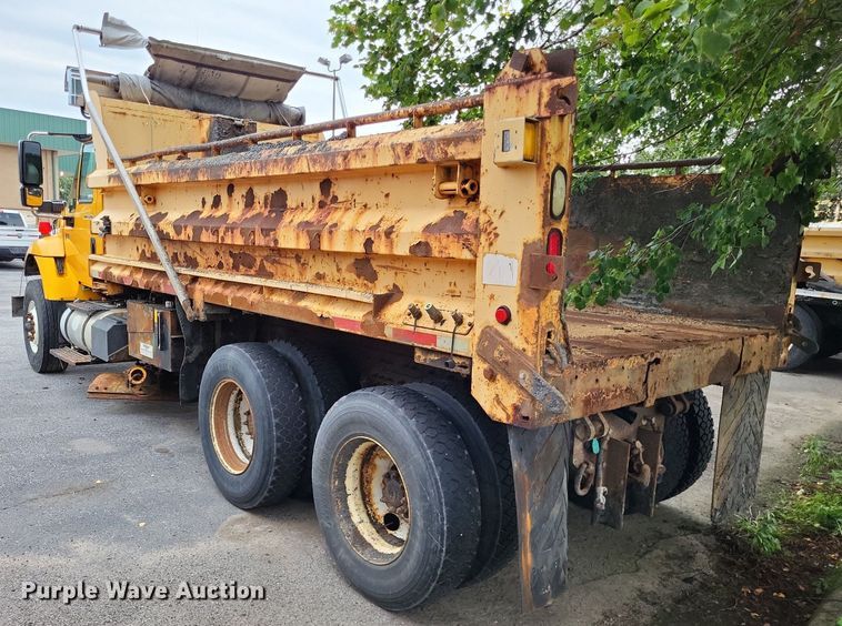 image for item LS9635 2007 International 7400  dump truck