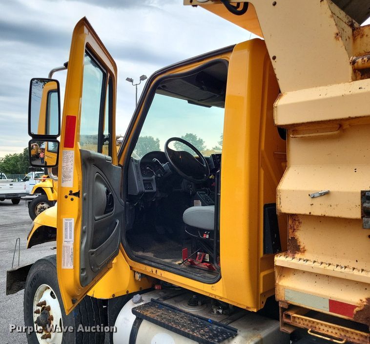 image for item LS9635 2007 International 7400  dump truck