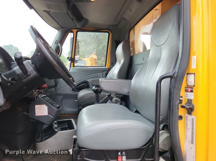 image for item LS9635 2007 International 7400  dump truck