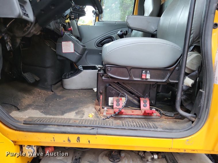 image for item LS9635 2007 International 7400  dump truck