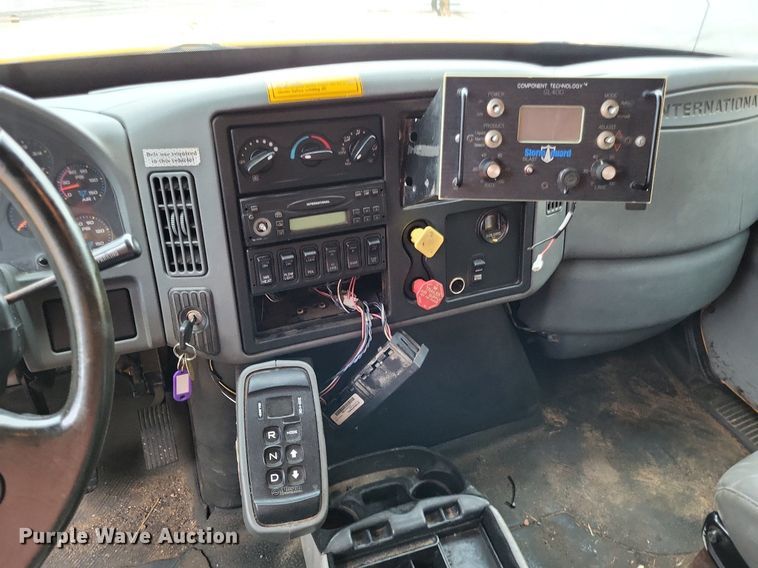 image for item LS9635 2007 International 7400  dump truck