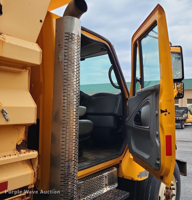 image for item LS9635 2007 International 7400  dump truck