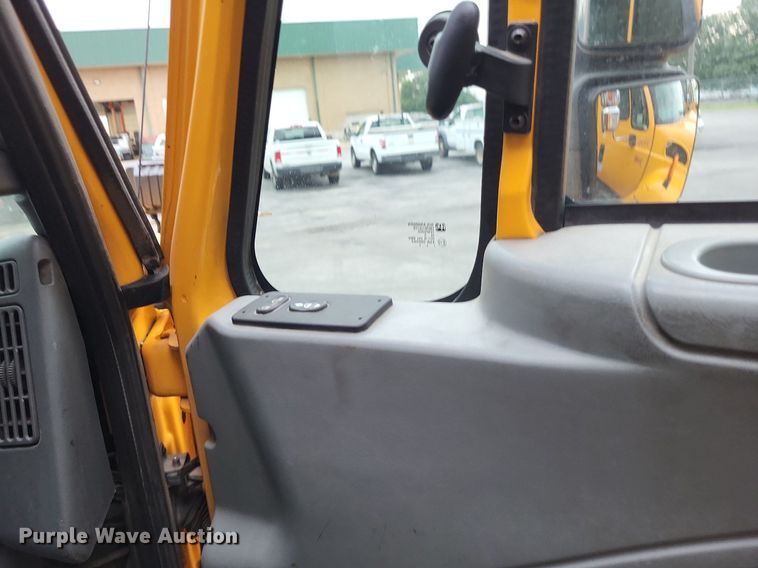 image for item LS9635 2007 International 7400  dump truck