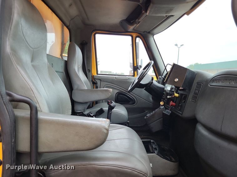 image for item LS9635 2007 International 7400  dump truck