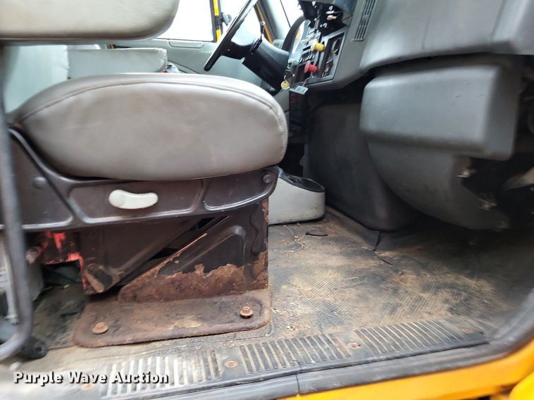 image for item LS9635 2007 International 7400  dump truck