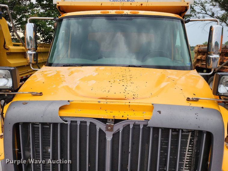 image for item LS9635 2007 International 7400  dump truck