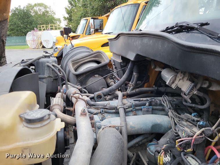 image for item LS9635 2007 International 7400  dump truck