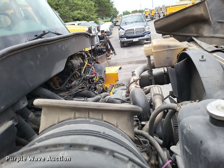 image for item LS9635 2007 International 7400  dump truck