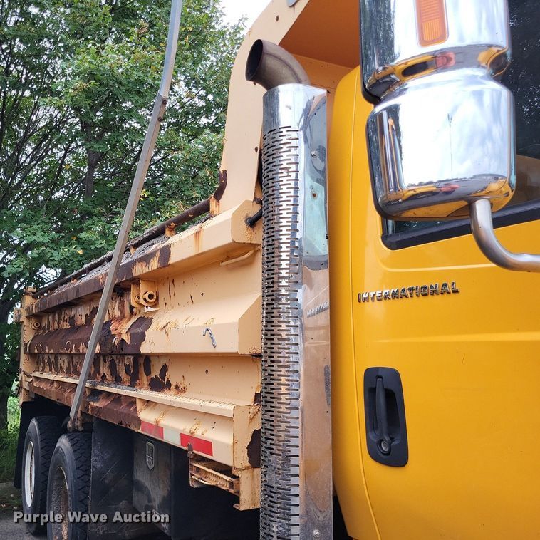 image for item LS9635 2007 International 7400  dump truck