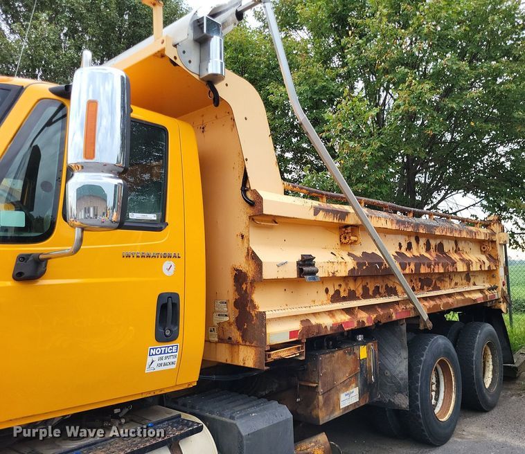 image for item LS9635 2007 International 7400  dump truck