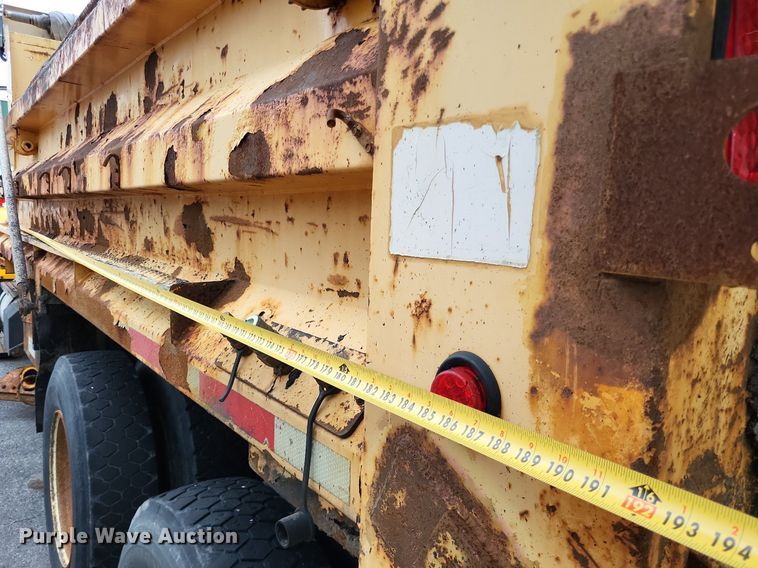 image for item LS9635 2007 International 7400  dump truck