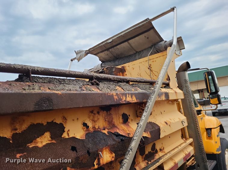 image for item LS9635 2007 International 7400  dump truck