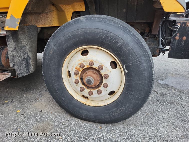 image for item LS9635 2007 International 7400  dump truck