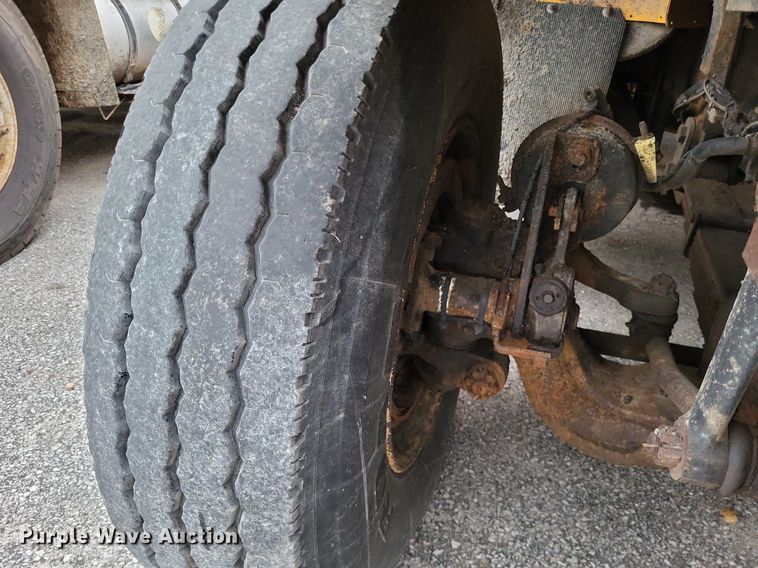 image for item LS9635 2007 International 7400  dump truck