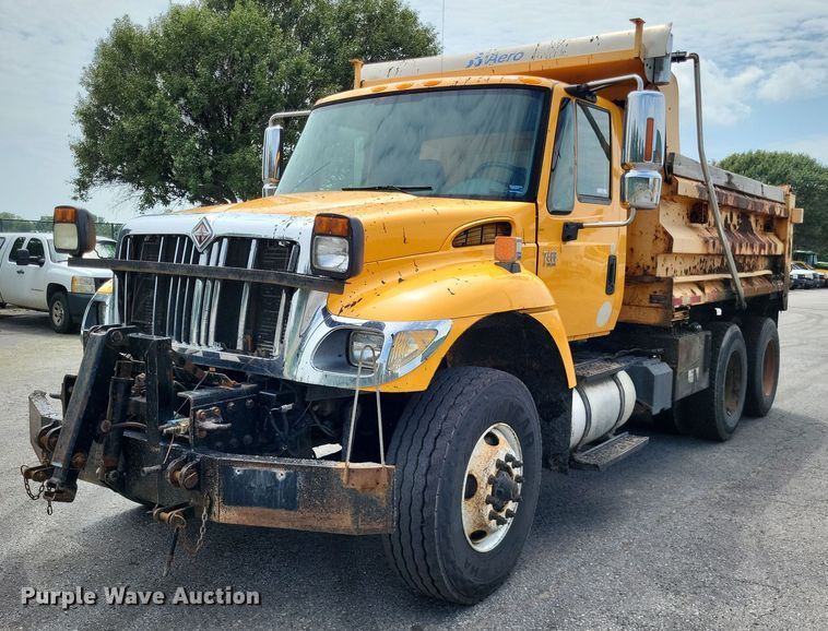 image for item LS9636 2006 International 7400  dump truck