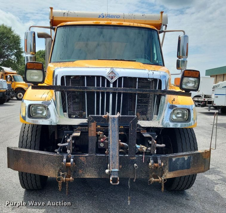 image for item LS9636 2006 International 7400  dump truck