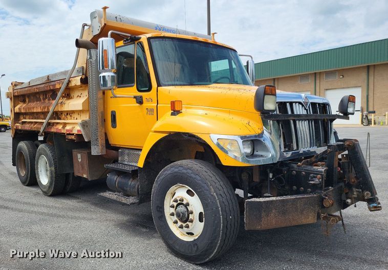 image for item LS9636 2006 International 7400  dump truck