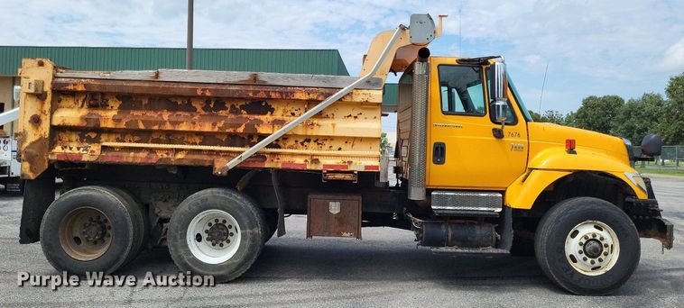 image for item LS9636 2006 International 7400  dump truck