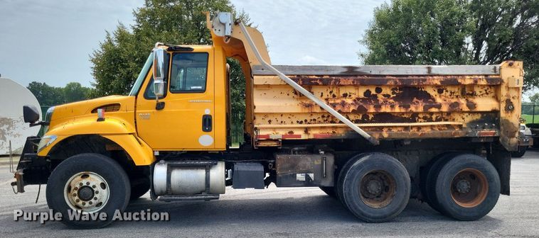 image for item LS9636 2006 International 7400  dump truck