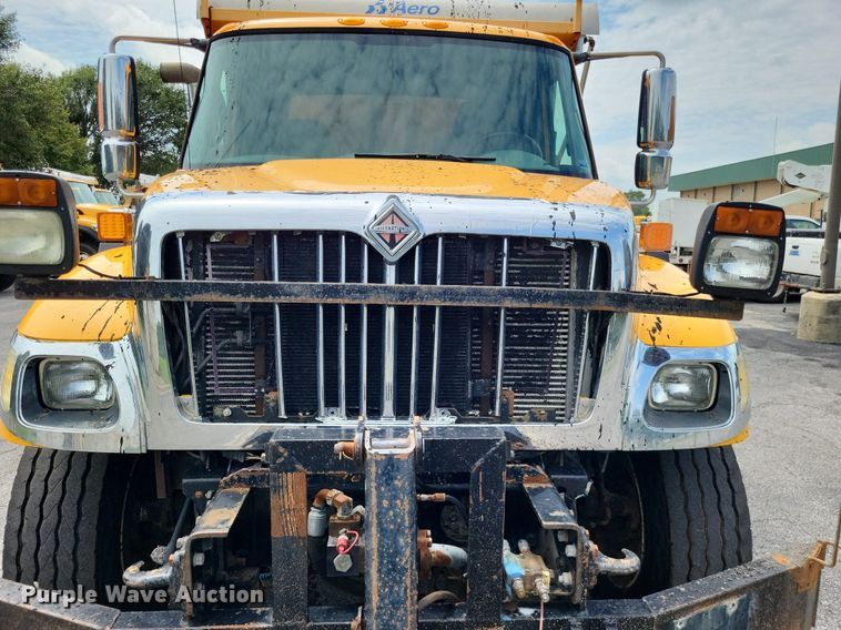 image for item LS9636 2006 International 7400  dump truck
