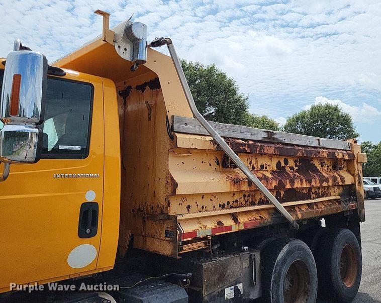 image for item LS9636 2006 International 7400  dump truck