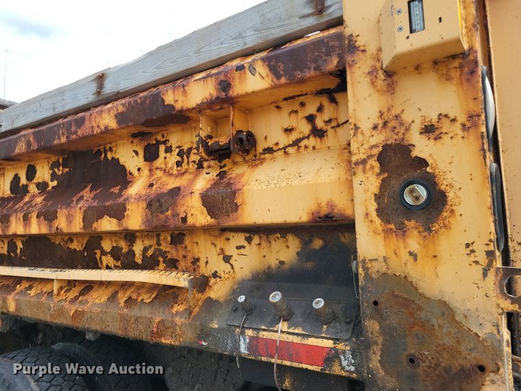 image for item LS9636 2006 International 7400  dump truck