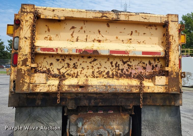 image for item LS9636 2006 International 7400  dump truck