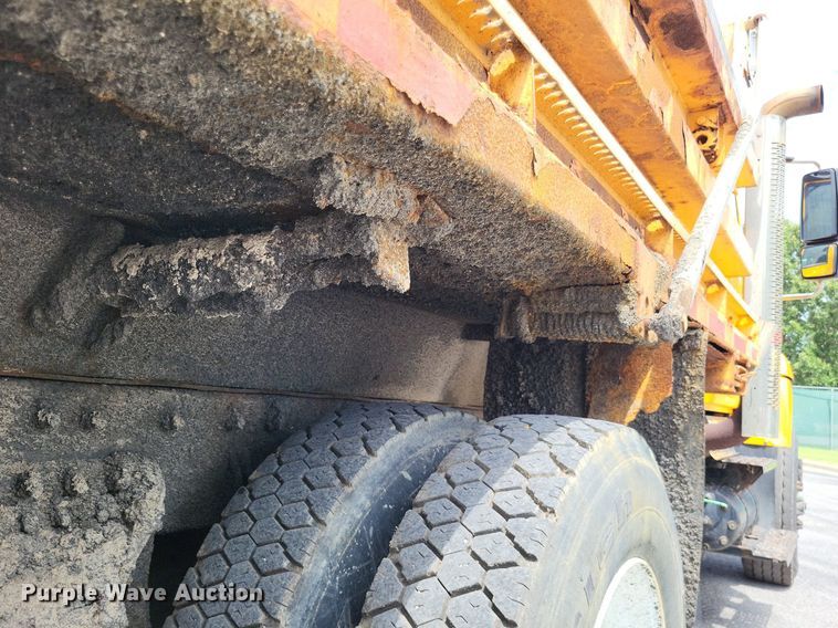 image for item LS9636 2006 International 7400  dump truck