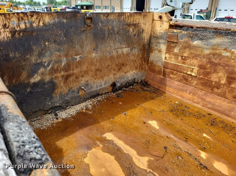 image for item LS9636 2006 International 7400  dump truck