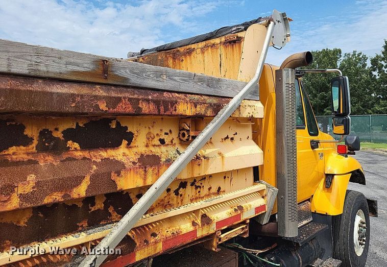 image for item LS9636 2006 International 7400  dump truck