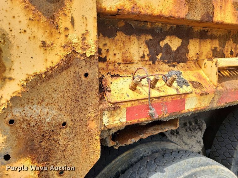 image for item LS9636 2006 International 7400  dump truck