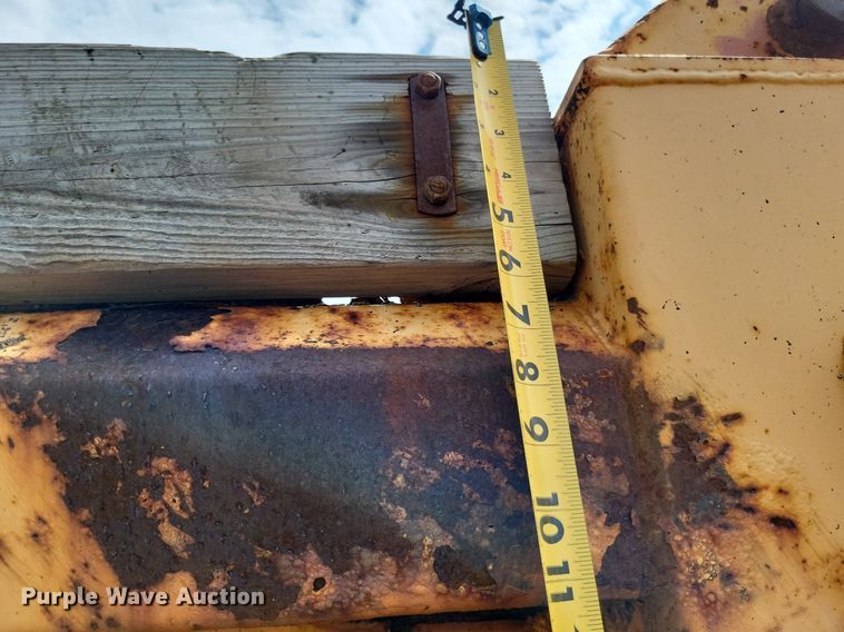 image for item LS9636 2006 International 7400  dump truck