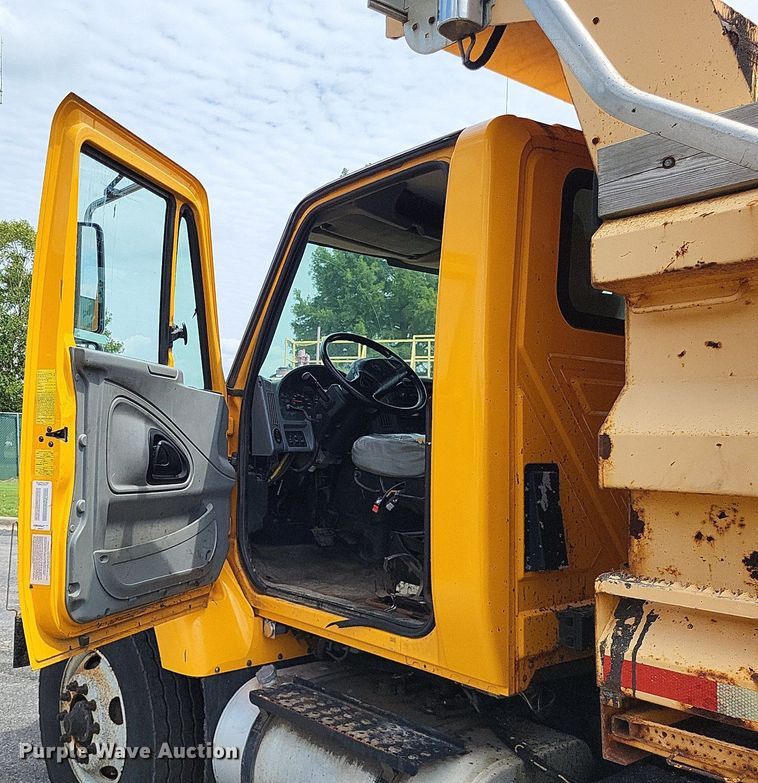 image for item LS9636 2006 International 7400  dump truck