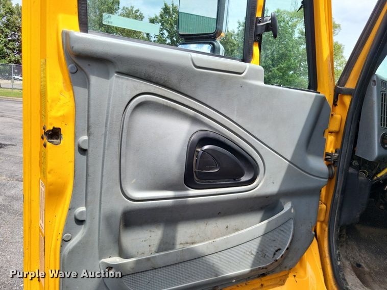 image for item LS9636 2006 International 7400  dump truck