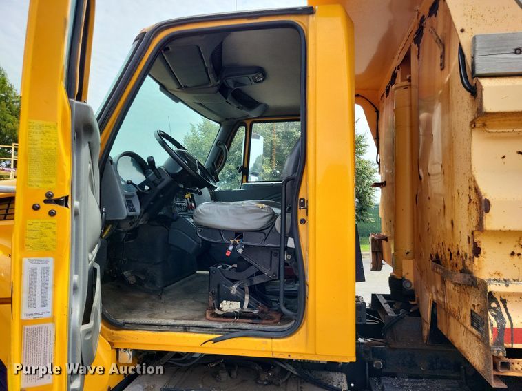 image for item LS9636 2006 International 7400  dump truck