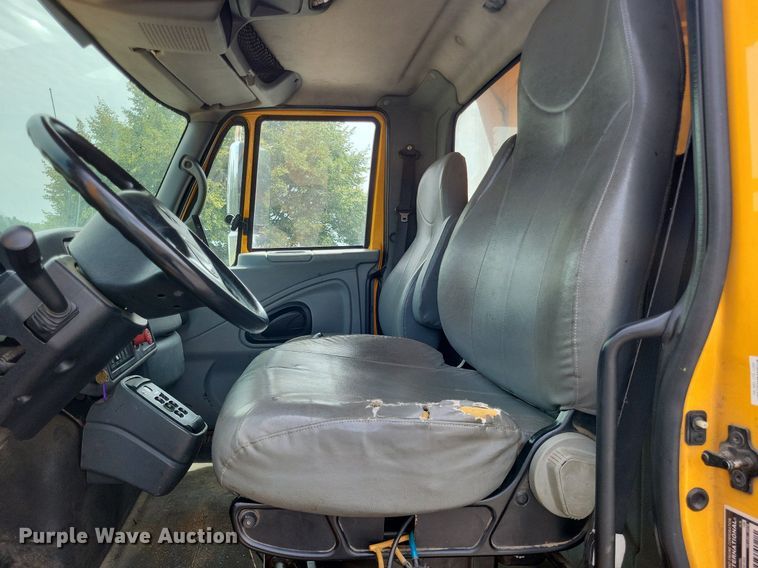 image for item LS9636 2006 International 7400  dump truck