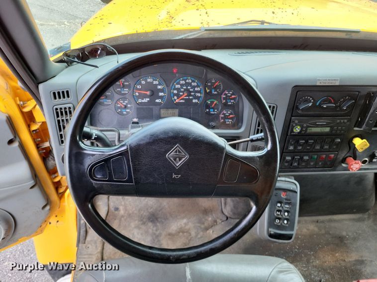 image for item LS9636 2006 International 7400  dump truck